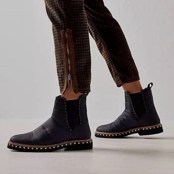 NEW! Free People Atlas Womens Pull On Leather Ankle Boots - Size 39 EU/ 9 US - Picture 1 of 13